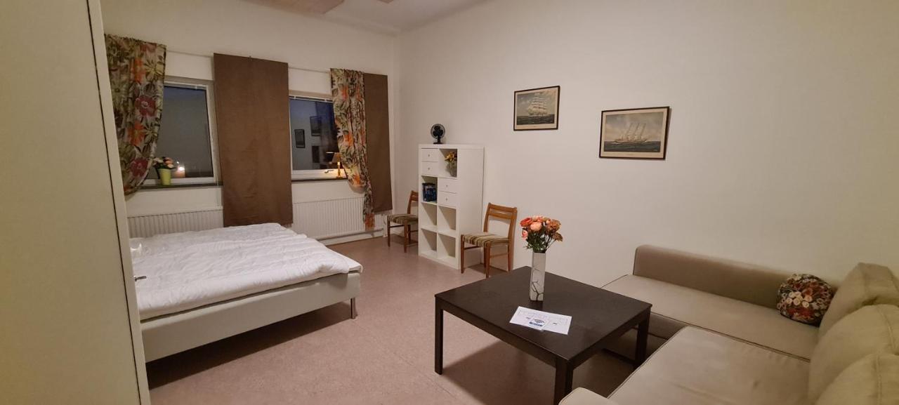 Kg Sleepover & Staellplats Karl Gustav Екстериор снимка