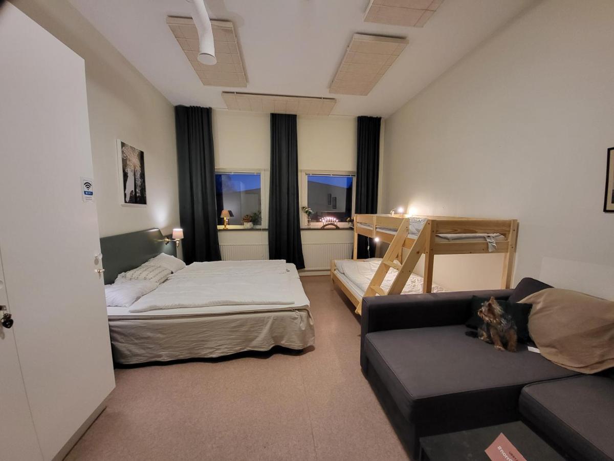 Kg Sleepover & Staellplats Karl Gustav Екстериор снимка